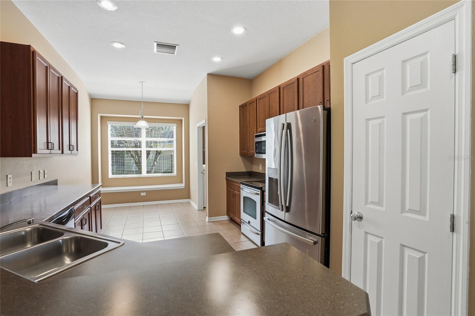 MEADOW POINTE 03 PRCL DD & Y - Residential Lease