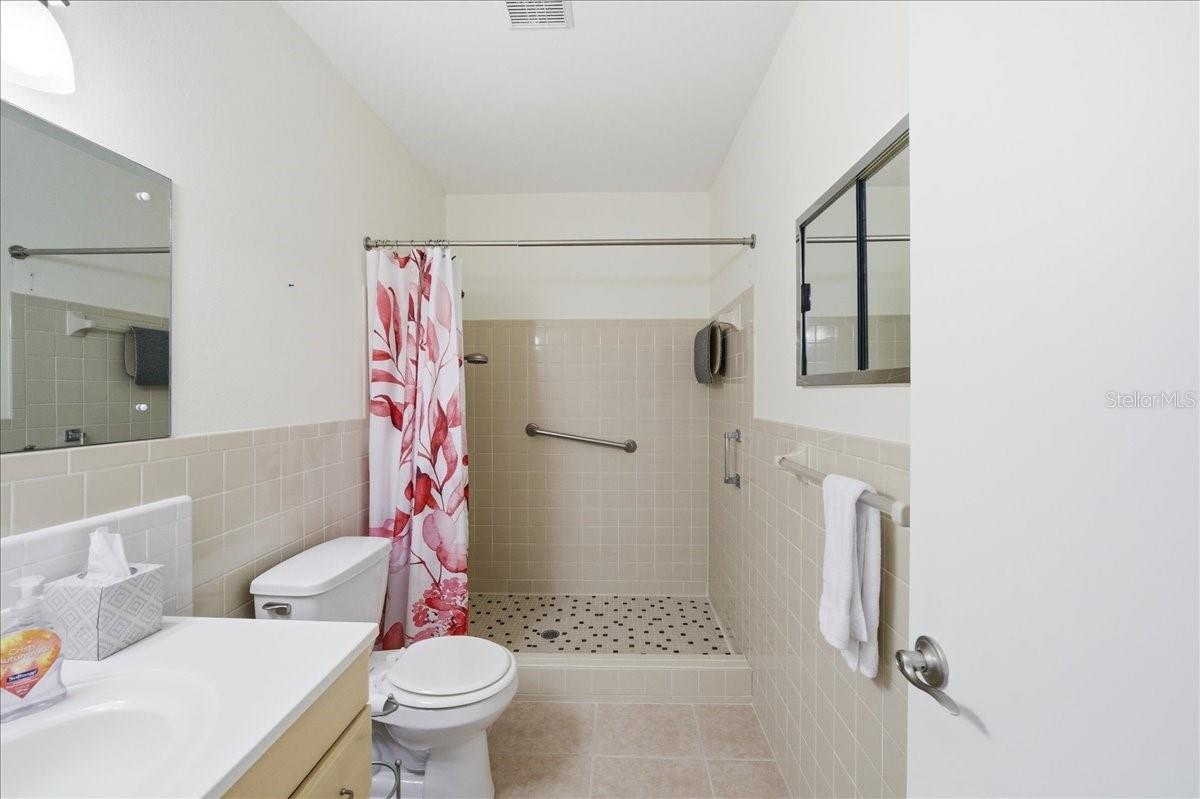 ON TOP OF THE WORLD - Residential