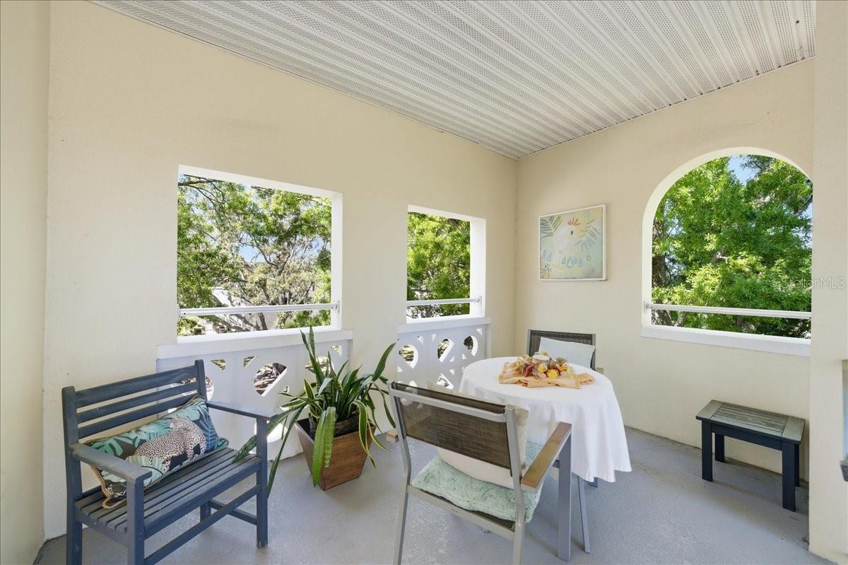 ON TOP OF THE WORLD - Residential