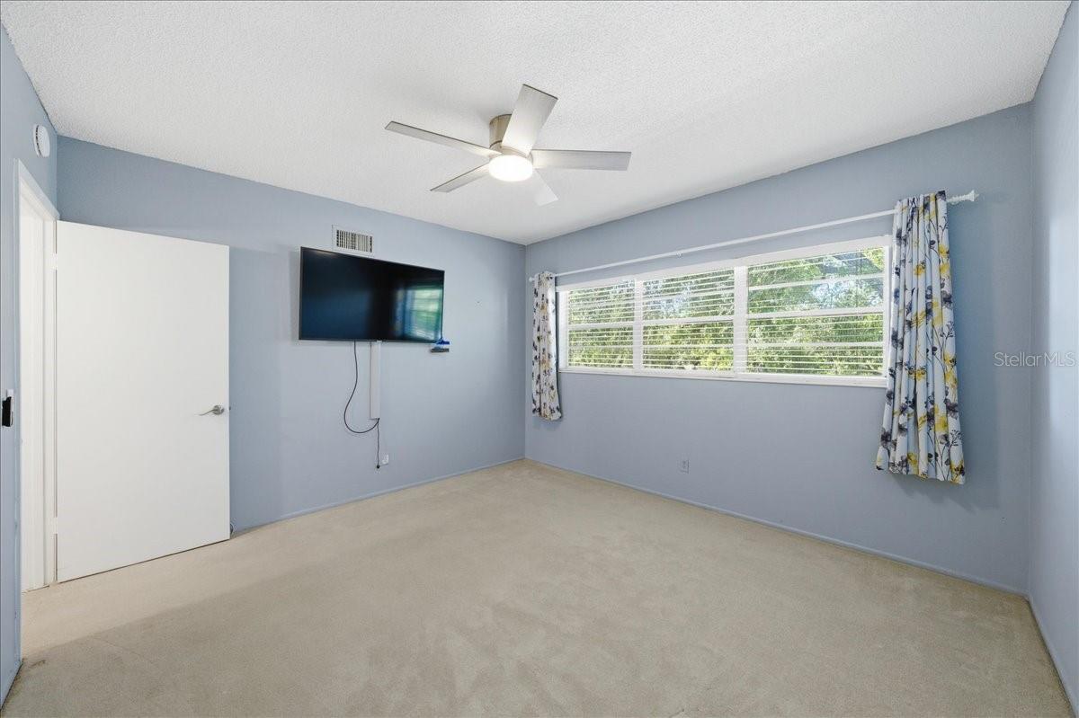 ON TOP OF THE WORLD - Residential