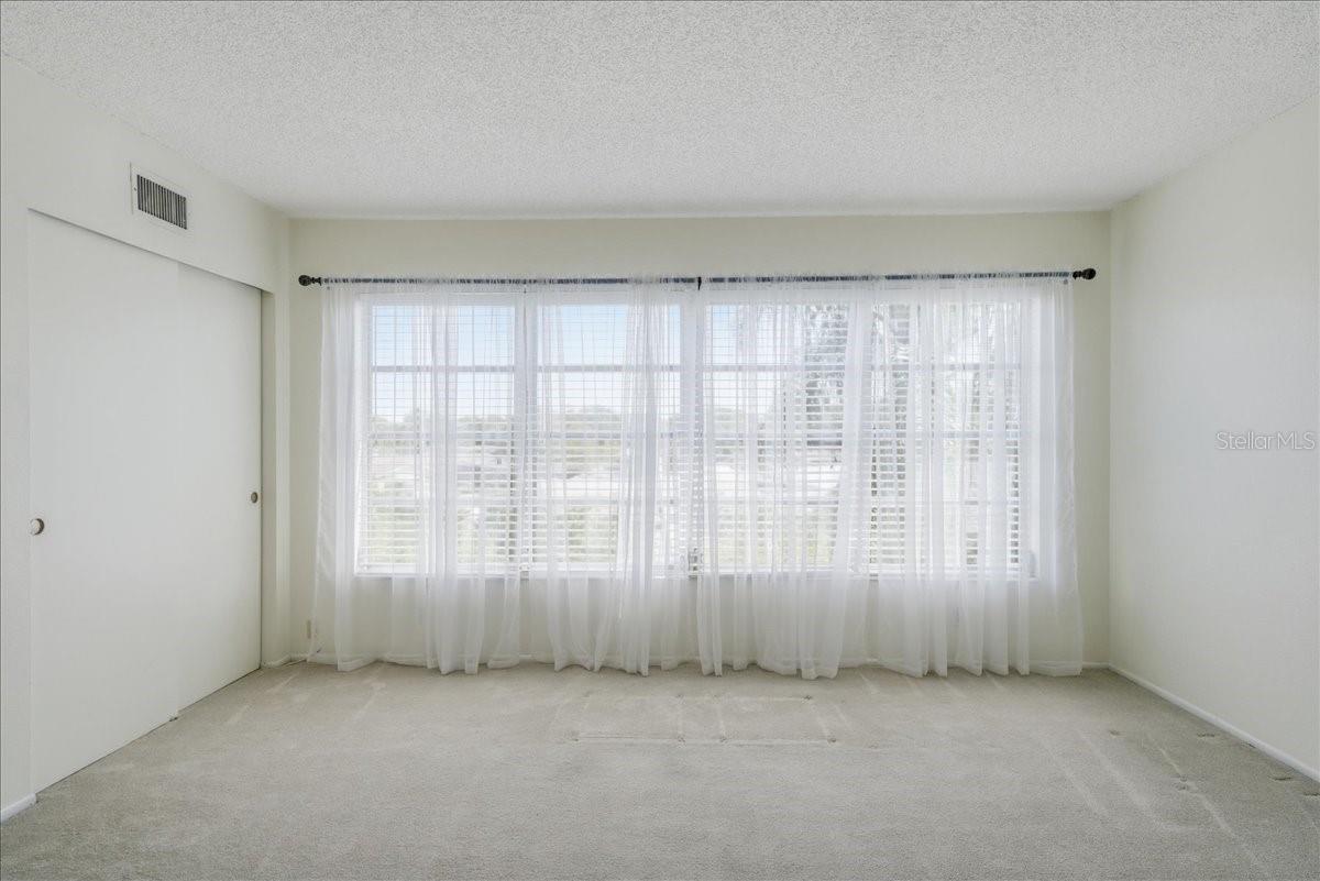 ON TOP OF THE WORLD - Residential