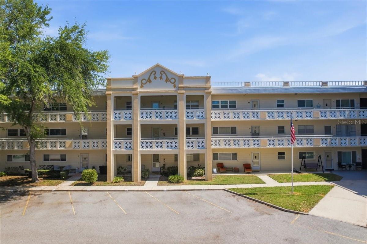 ON TOP OF THE WORLD - Residential