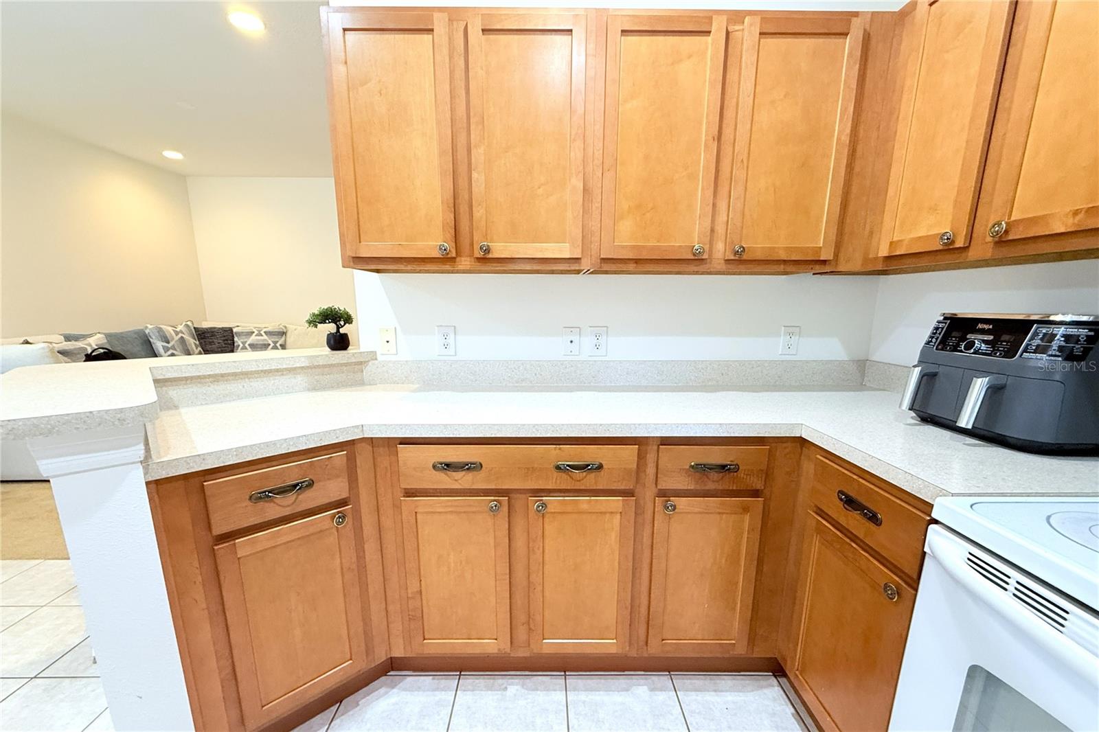 WHISPERING OAKS TWNHMS - Residential