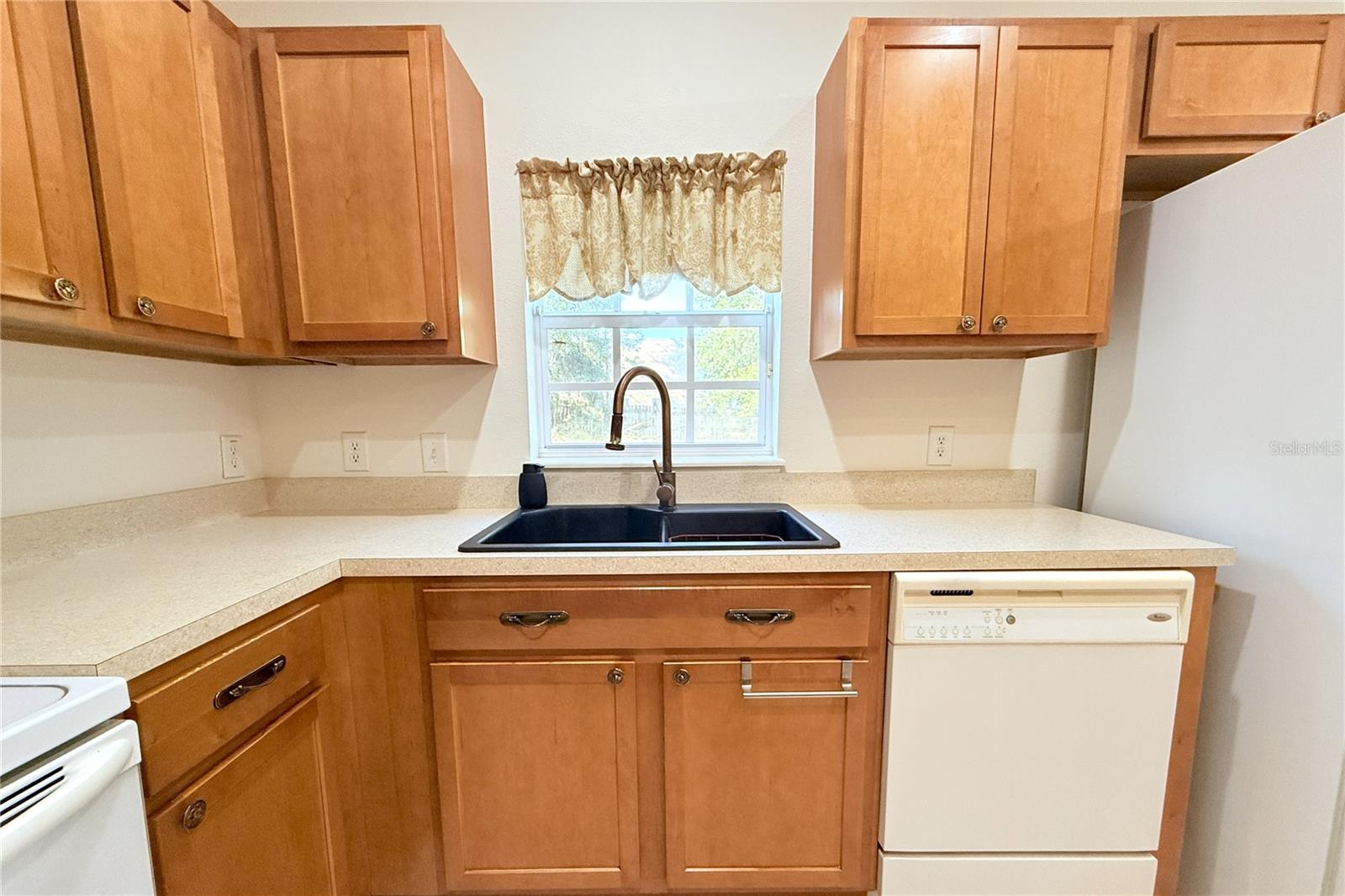 WHISPERING OAKS TWNHMS - Residential