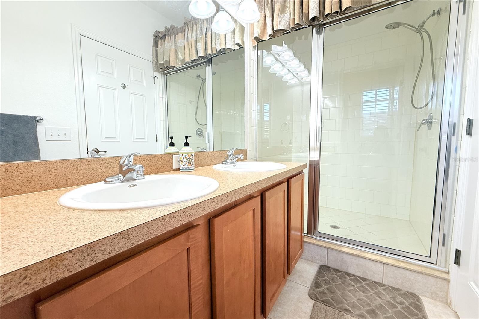 WHISPERING OAKS TWNHMS - Residential