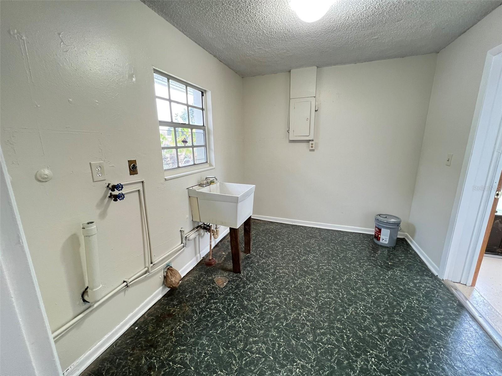 TROPICAL PARK UNIT 1 - Residential