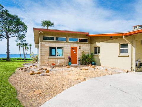 Photo of 7608 Westmoreland Drive, Sarasota, FL 34243 (MLS # A4667969)
