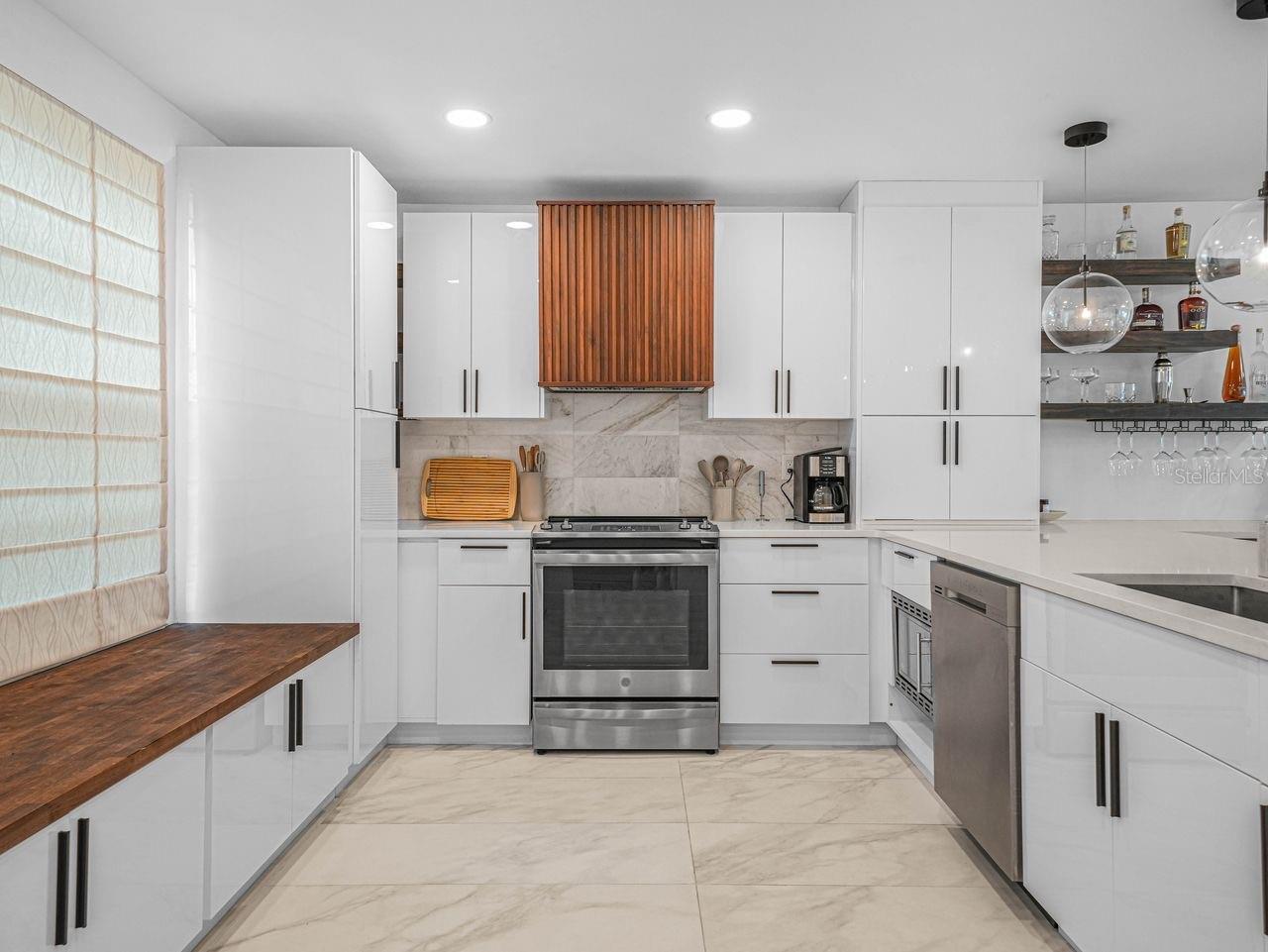 605 SUTTON PLACE 101