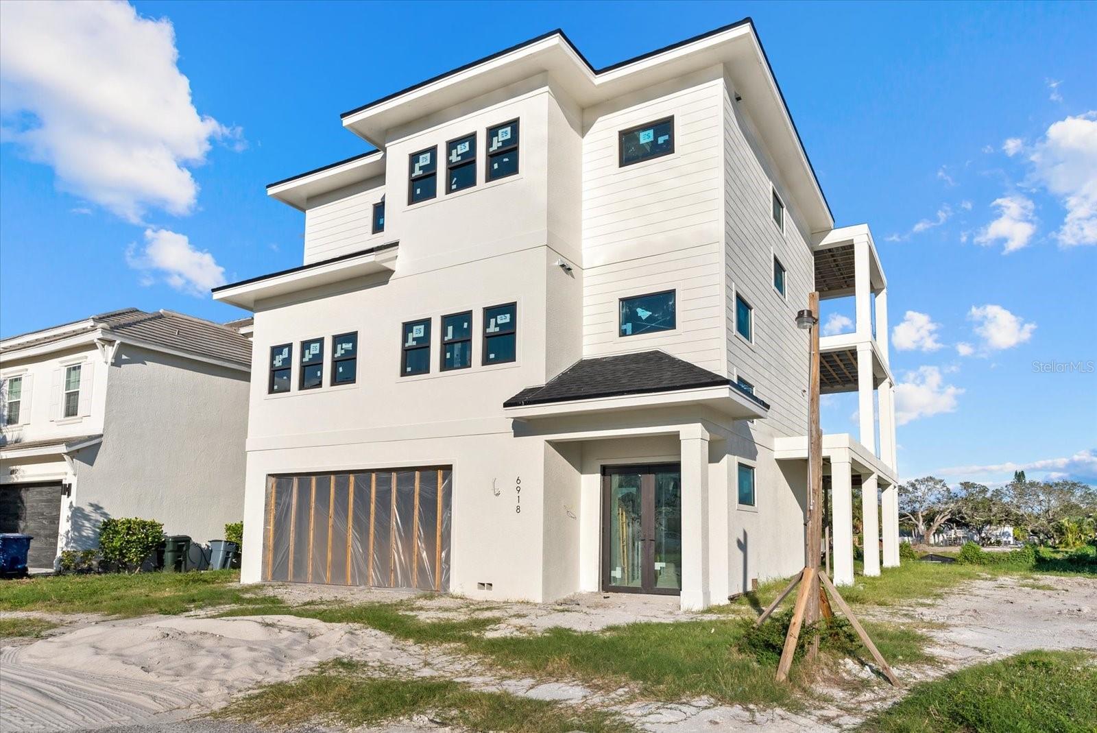 CORONAS PARK - Residential