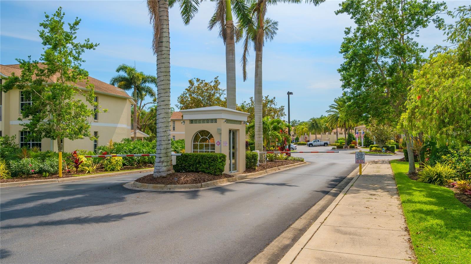 PINESTONE AT PALMER RANCH - Residential Lease