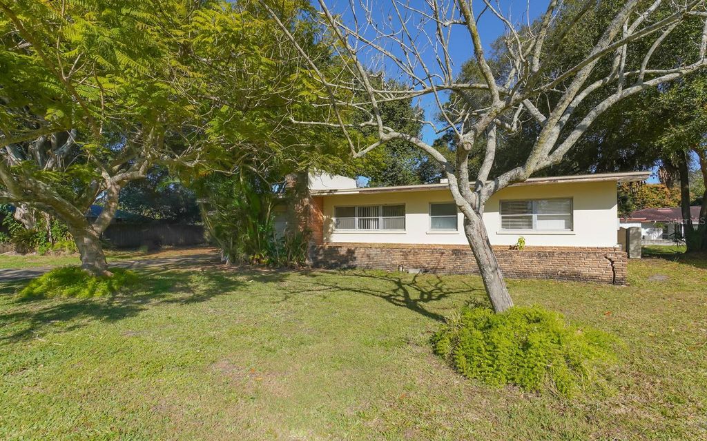 Photo of 2461 Ringling Boulevard, Sarasota, FL 34237 (MLS # A4658766)