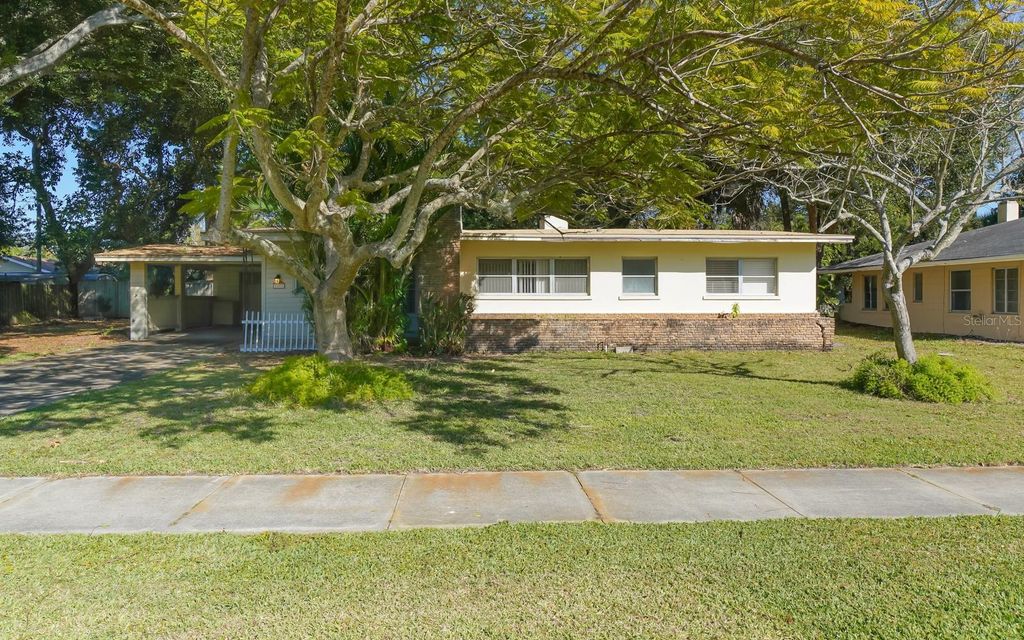 Photo of 2461 Ringling Boulevard, Sarasota, FL 34237 (MLS # A4658766)