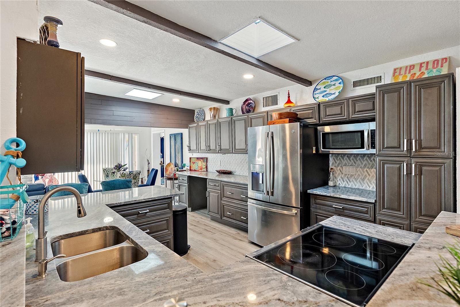 REDINGTON BEACH HOMES 6TH ADD - Residential