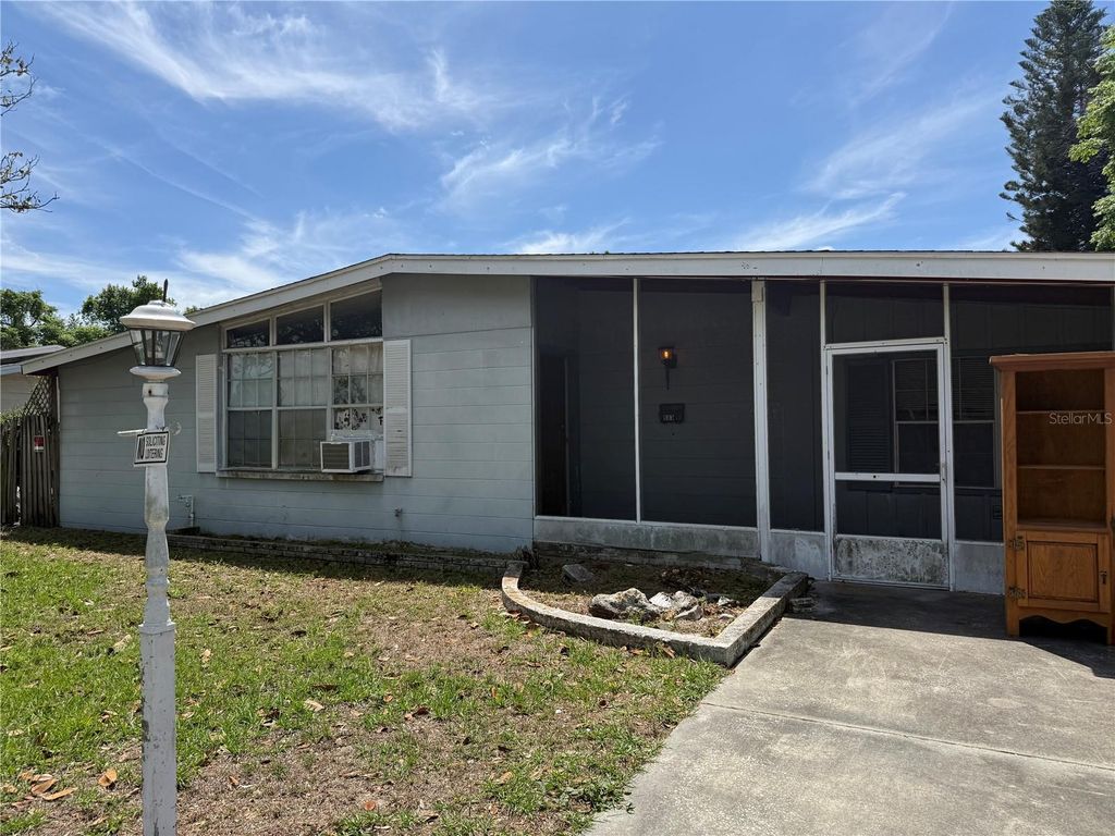 Photo of 507 Sutton Place, Brandon, FL 33510 (MLS # J999881)