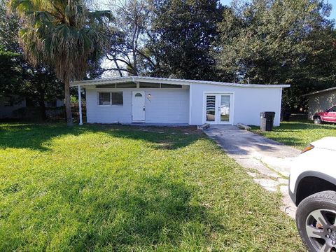 Photo of 2904 NE 11th Terrace, Gainesville, FL 32609 (MLS # GC531940)