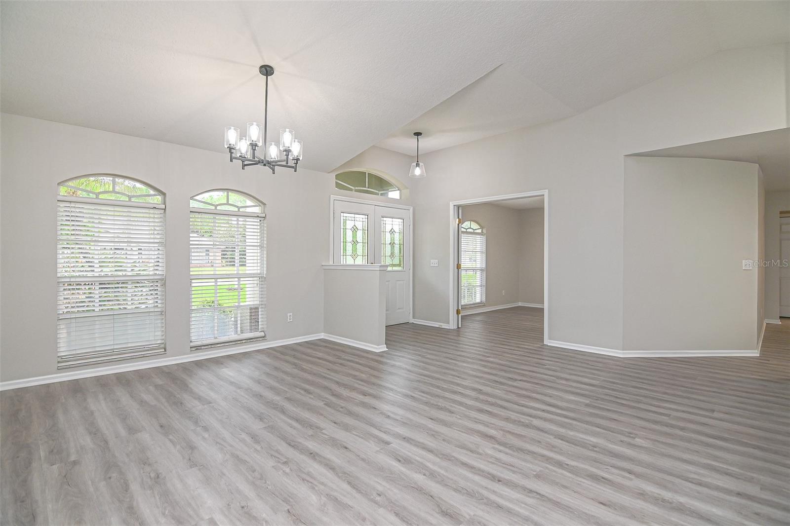 REFLECTIONS JULIANA - Residential