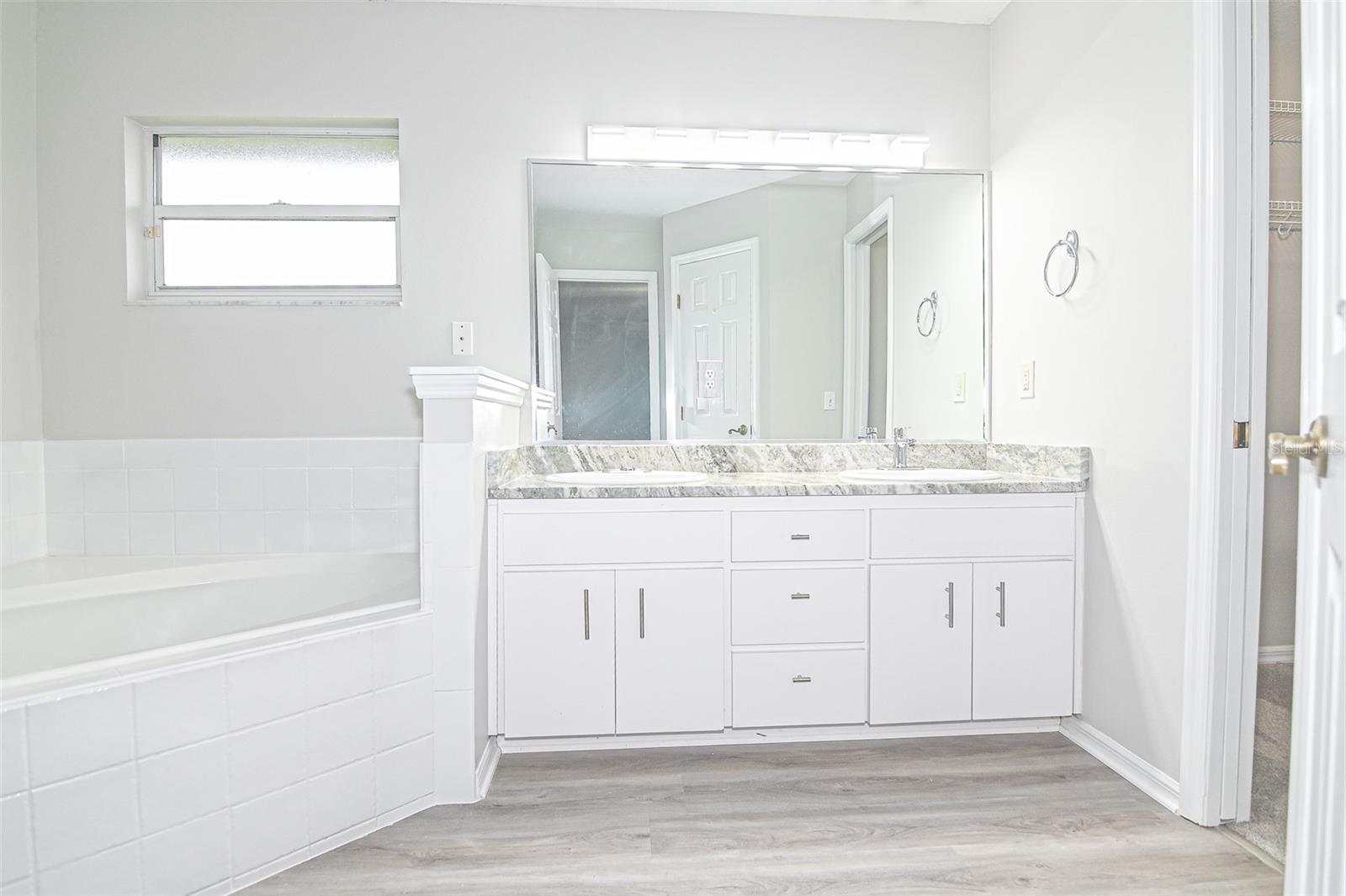 REFLECTIONS JULIANA - Residential