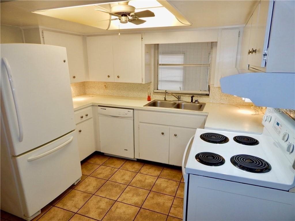 LA VILLA GARDENS - Residential Lease