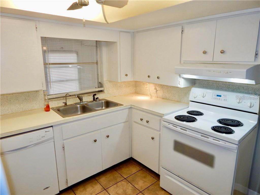 LA VILLA GARDENS - Residential Lease