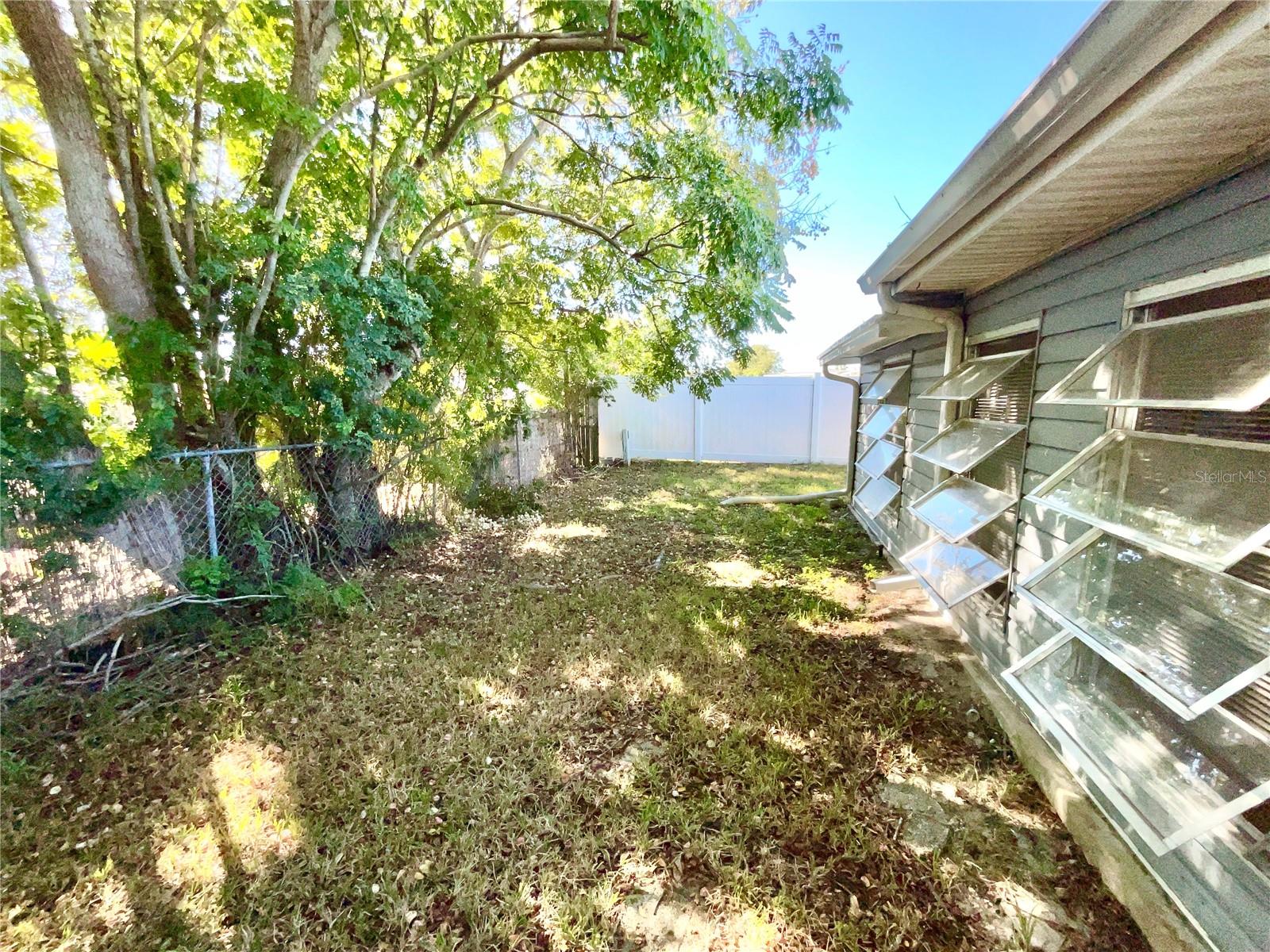 LA VILLA GARDENS - Residential Lease