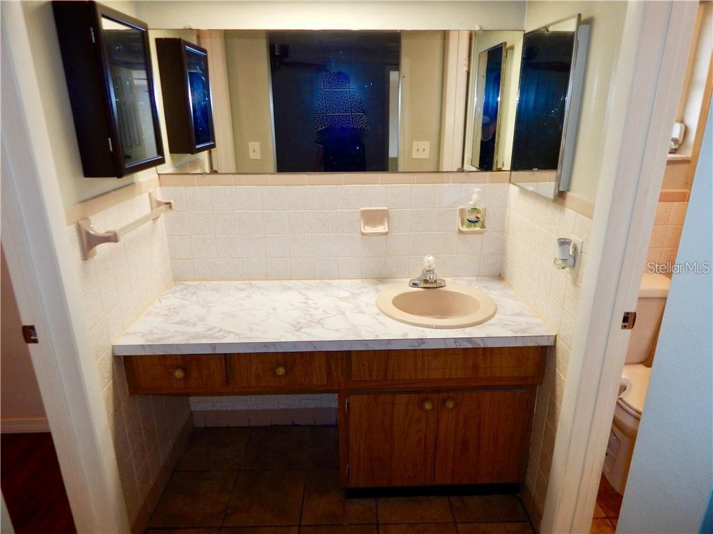 LA VILLA GARDENS - Residential Lease