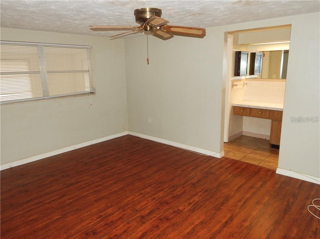 LA VILLA GARDENS - Residential Lease