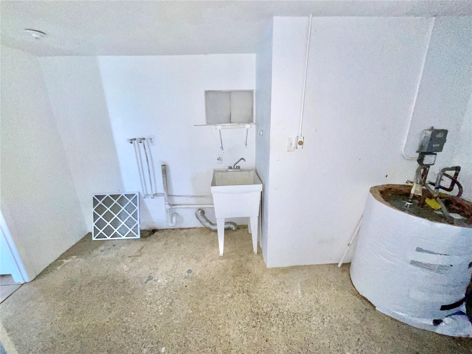 LA VILLA GARDENS - Residential Lease