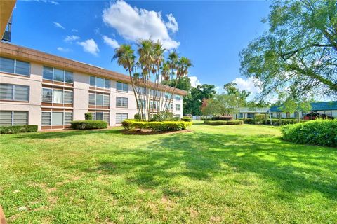 A home in WINTER HAVEN
