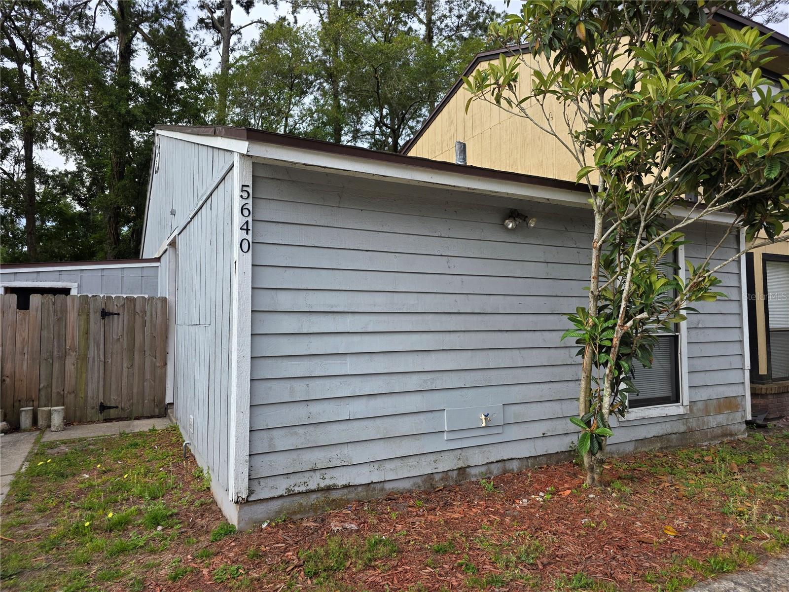 LEXINGTON SQUARE UNIT 01B - Residential Lease