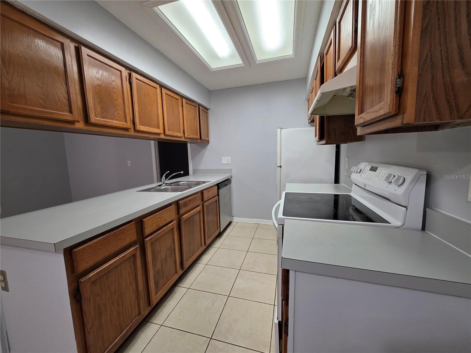LEXINGTON SQUARE UNIT 01B - Residential Lease