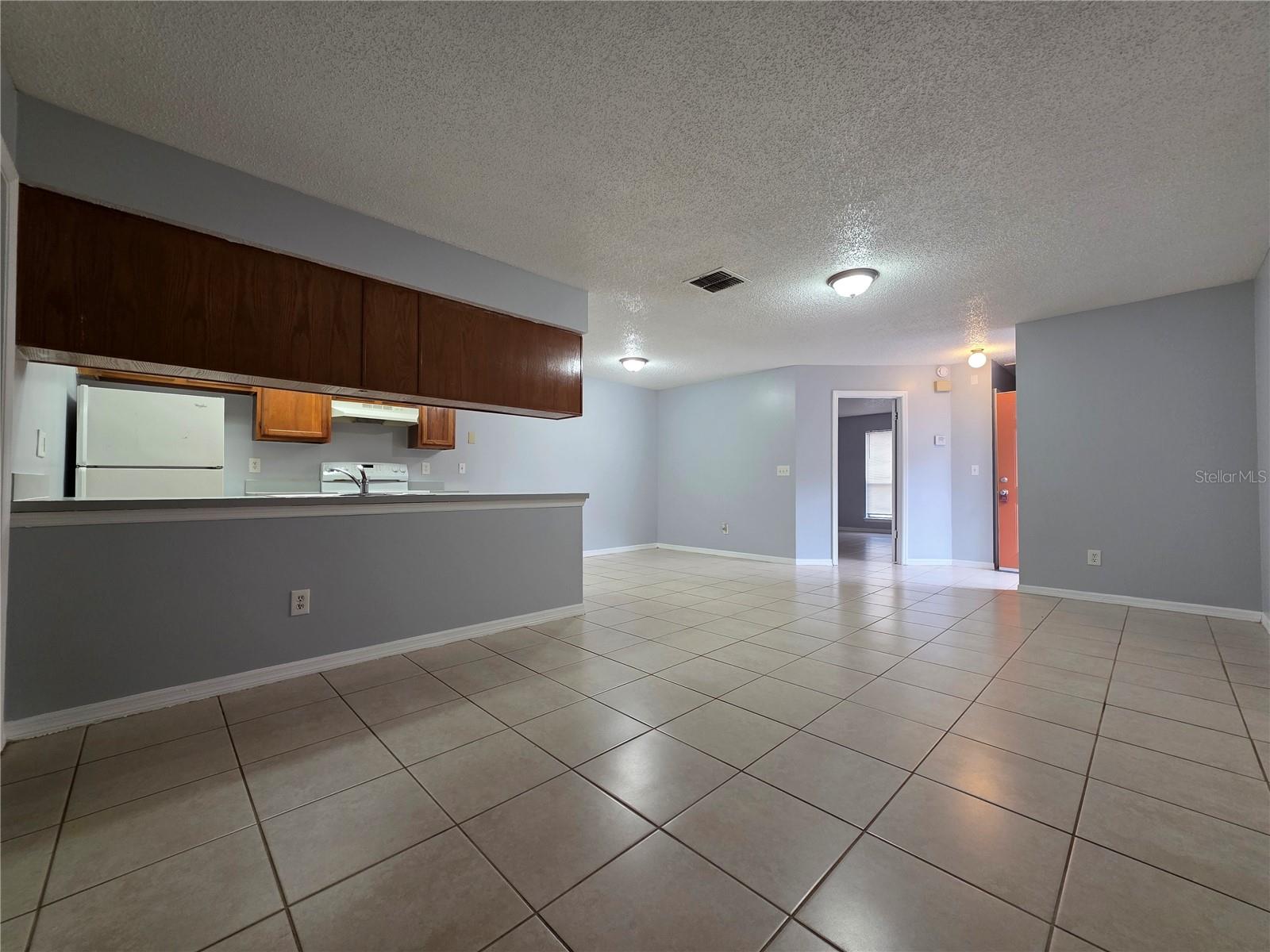 LEXINGTON SQUARE UNIT 01B - Residential Lease