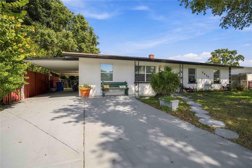 Photo of 2414 25th Avenue W, Bradenton, FL 34205 (MLS # A4705356)