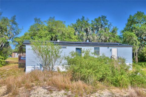 A home in LAKE WALES