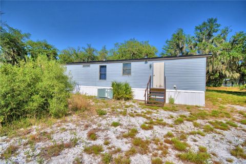 A home in LAKE WALES