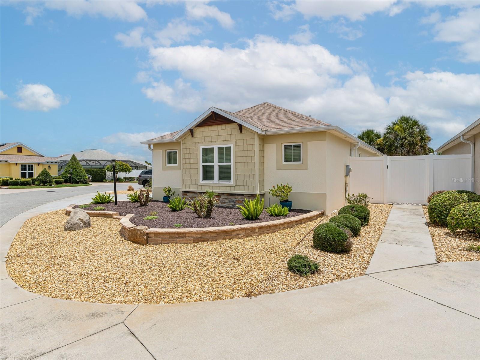 2877 FEUSTEL AVENUE
