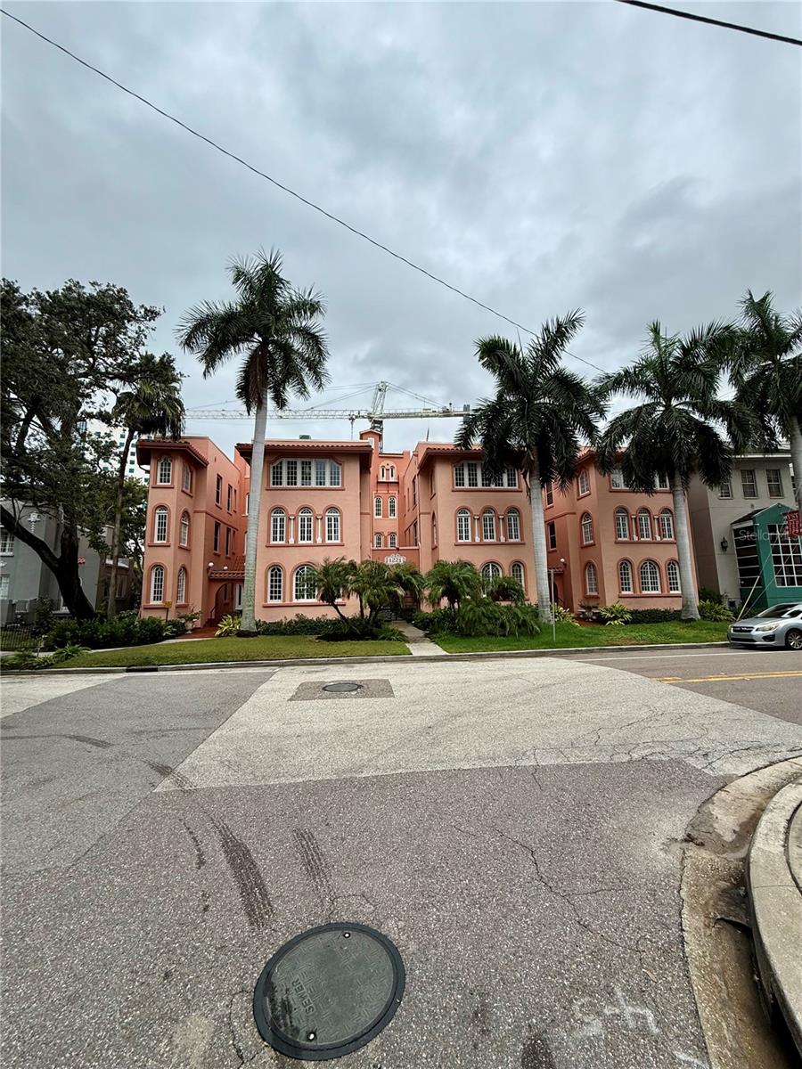 1221 N PALM AVENUE 204