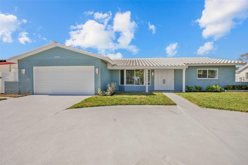 Photo of 11441 47th Avenue N, St Petersburg, FL 33708 (MLS # TB8490294)