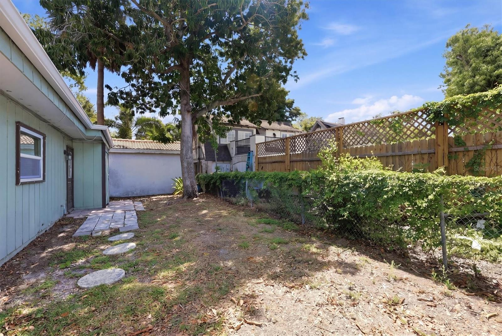 1824 WEBBER STREET