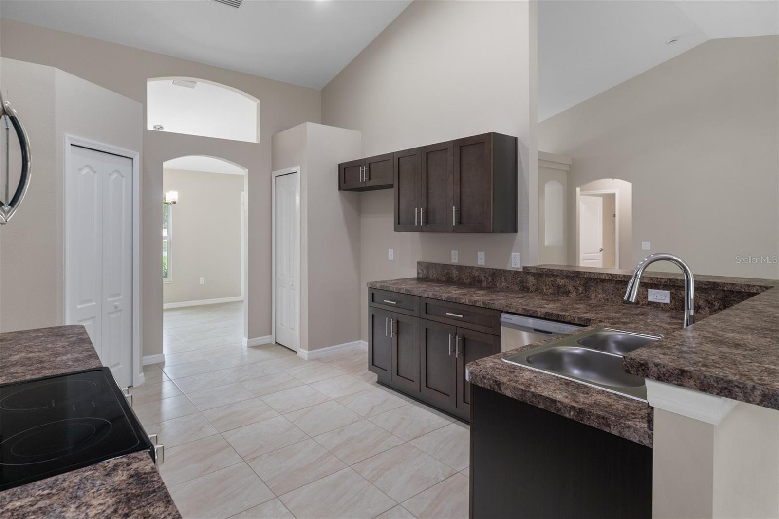 ROYAL HIGHLANDS - Residential