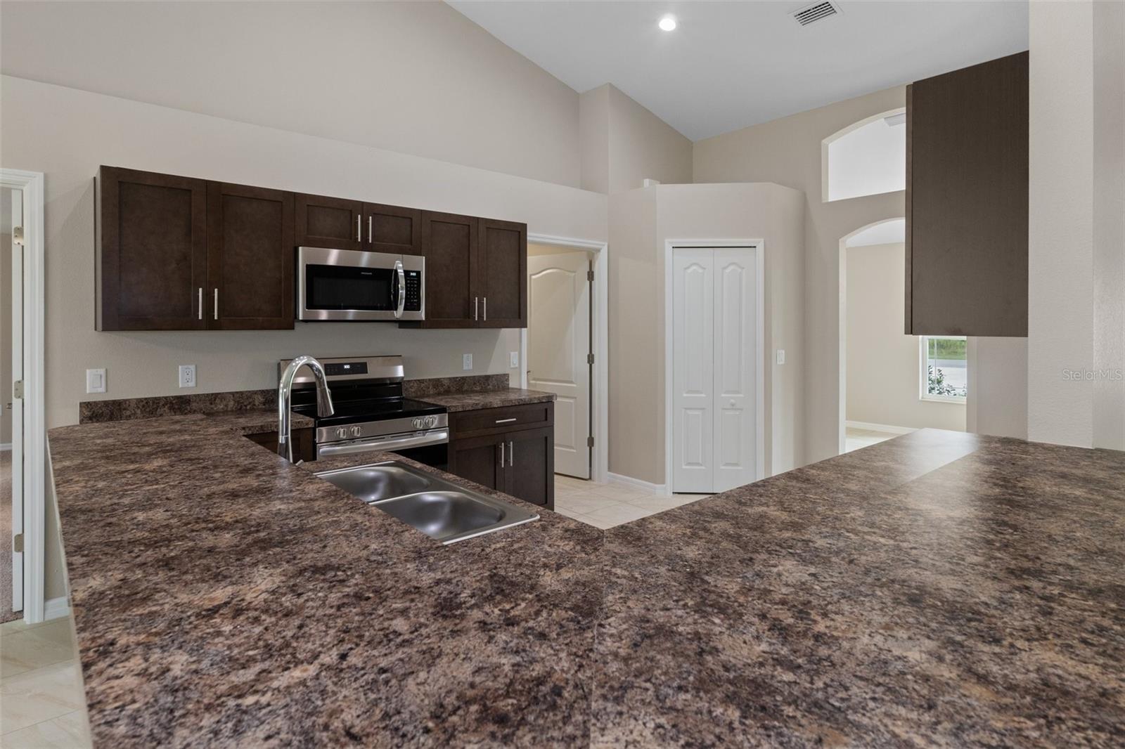 ROYAL HIGHLANDS - Residential