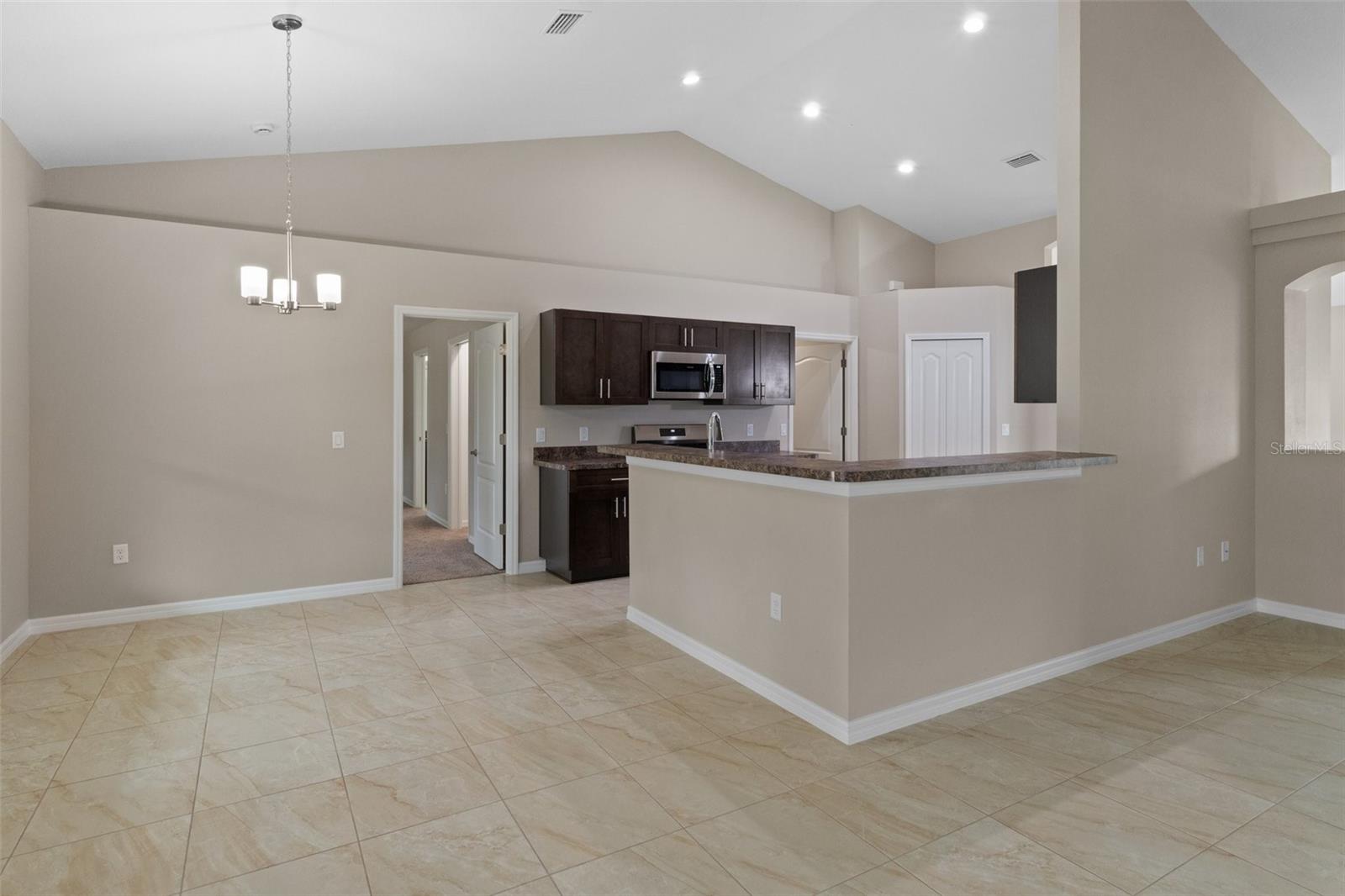 ROYAL HIGHLANDS - Residential