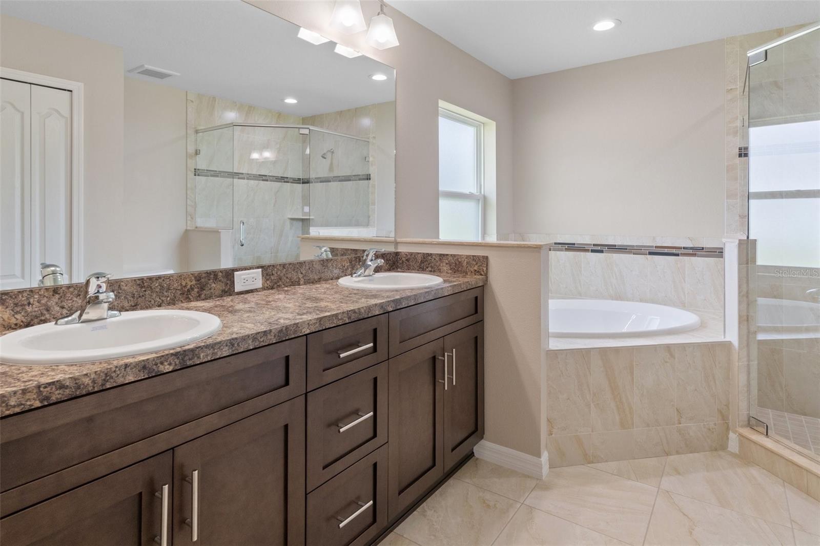 ROYAL HIGHLANDS - Residential