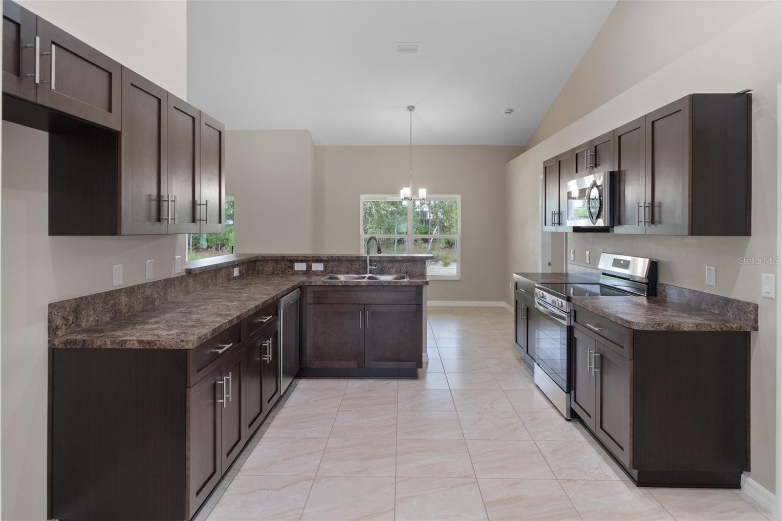 ROYAL HIGHLANDS - Residential