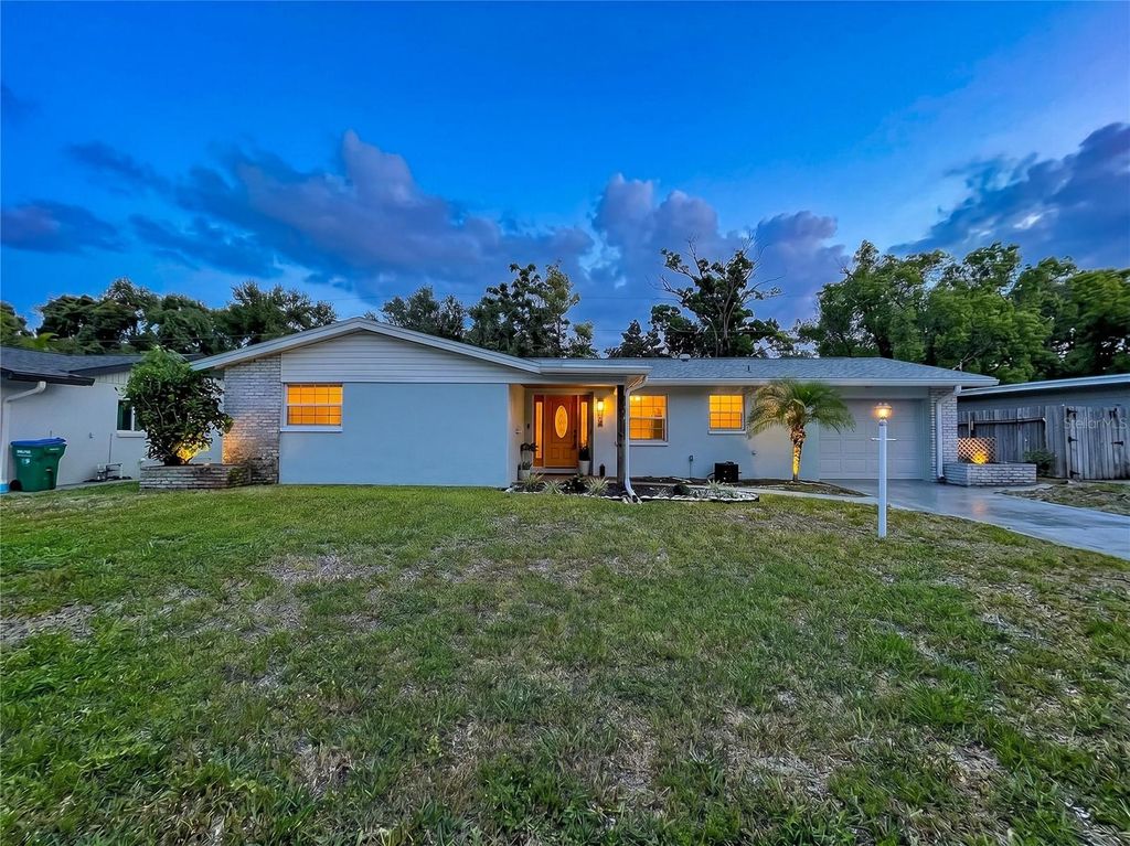 Photo of 11524 70th Terrace, Seminole, FL 33772 (MLS # TB8507302)