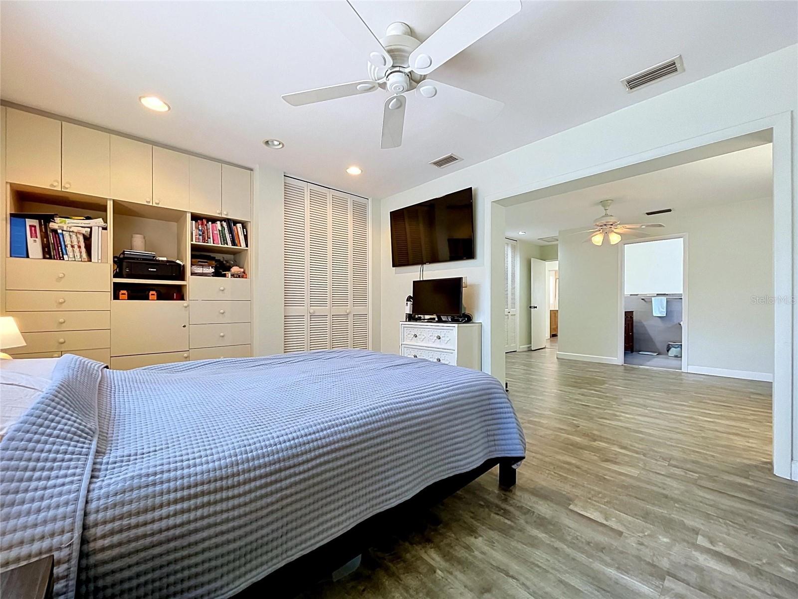 RIDGEWOOD GROVES - Residential