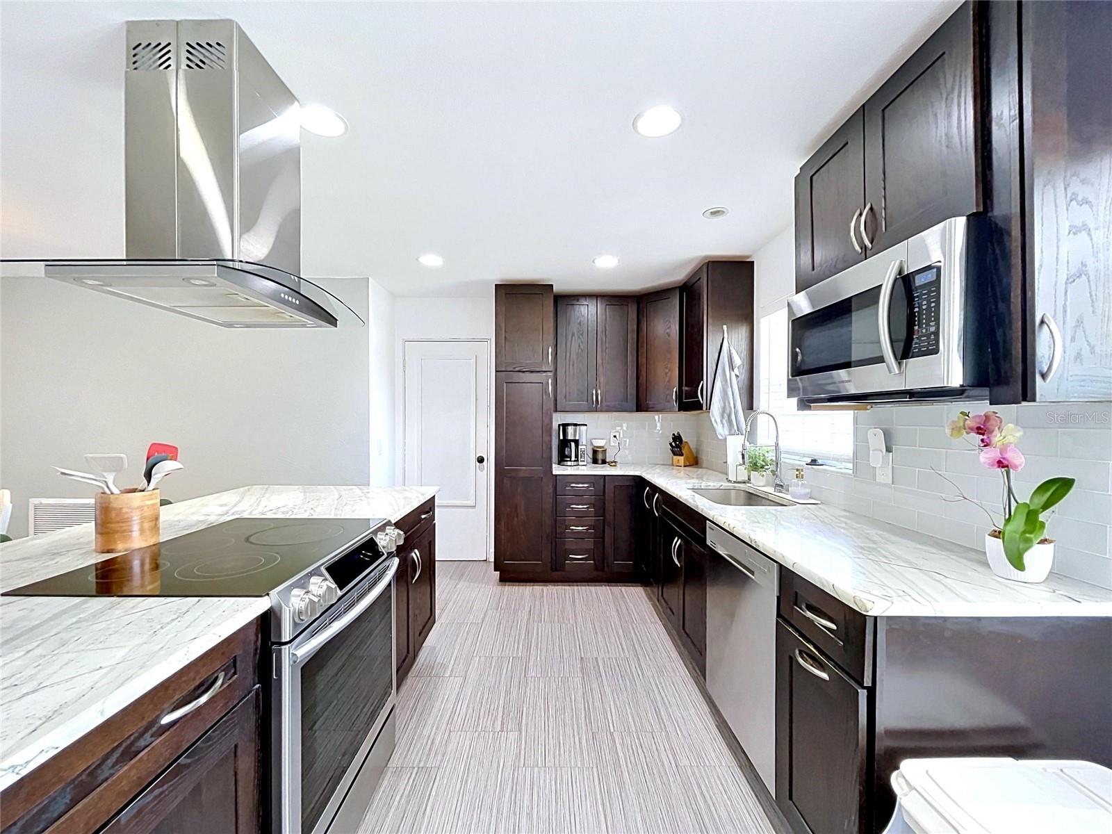 RIDGEWOOD GROVES - Residential