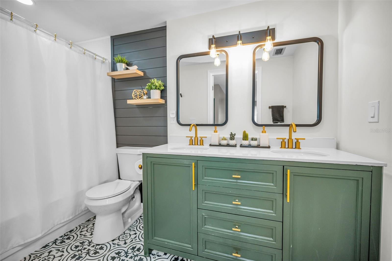 HILLSIDE UNIT 07 - Residential