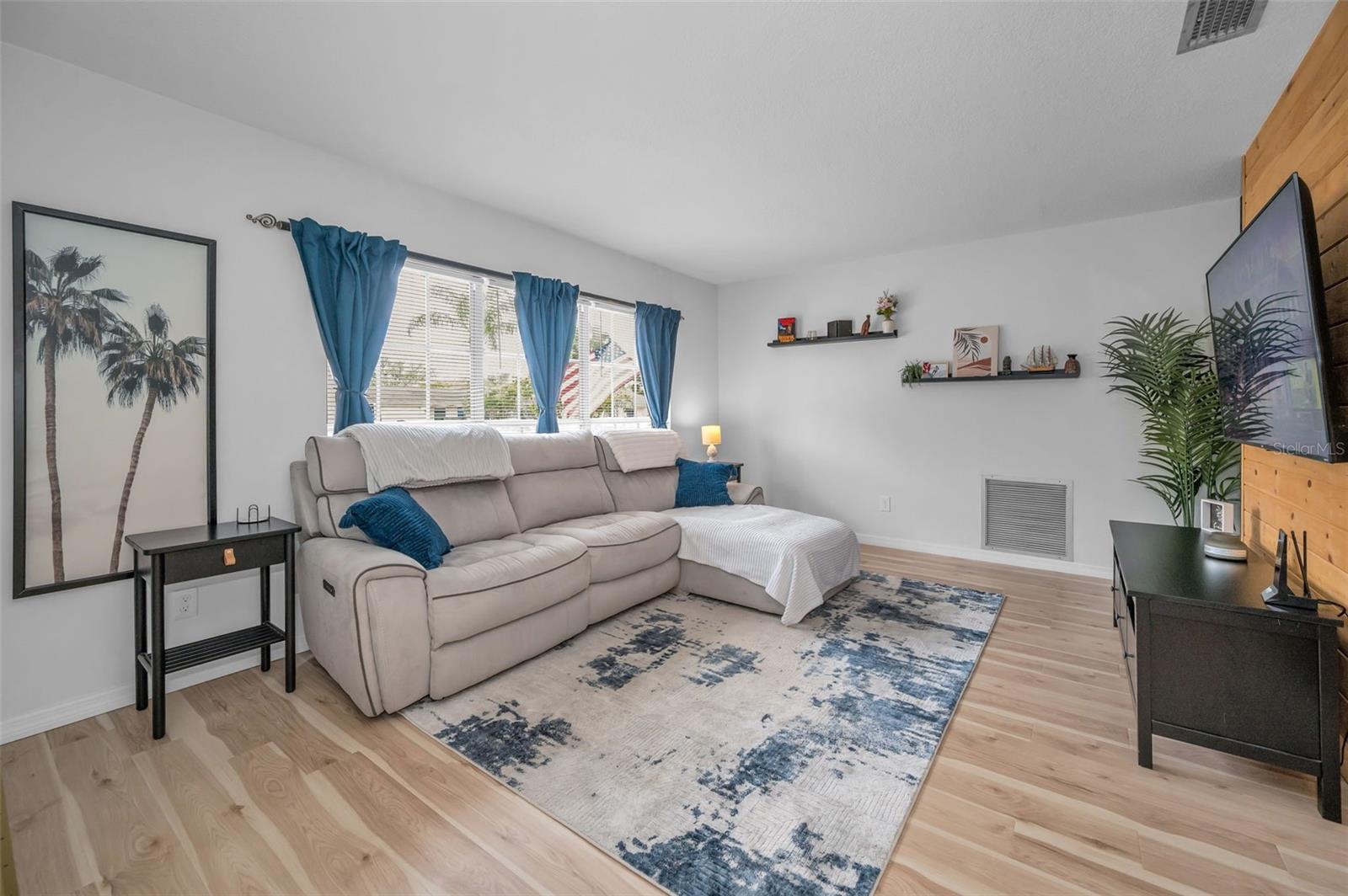 HILLSIDE UNIT 07 - Residential