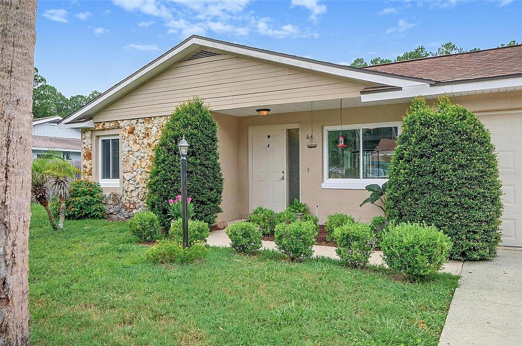 Photo of 43 Bay Spring Place, Palm Coast, FL 32137 (MLS # FC320517)