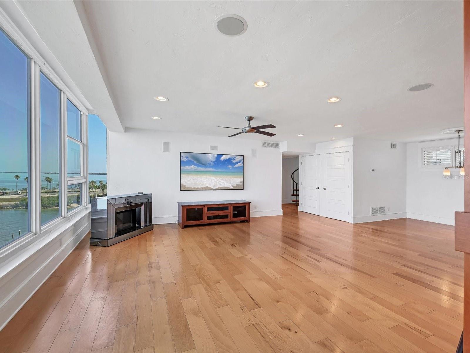 HARBOR HOUSE WEST - Residential Lease